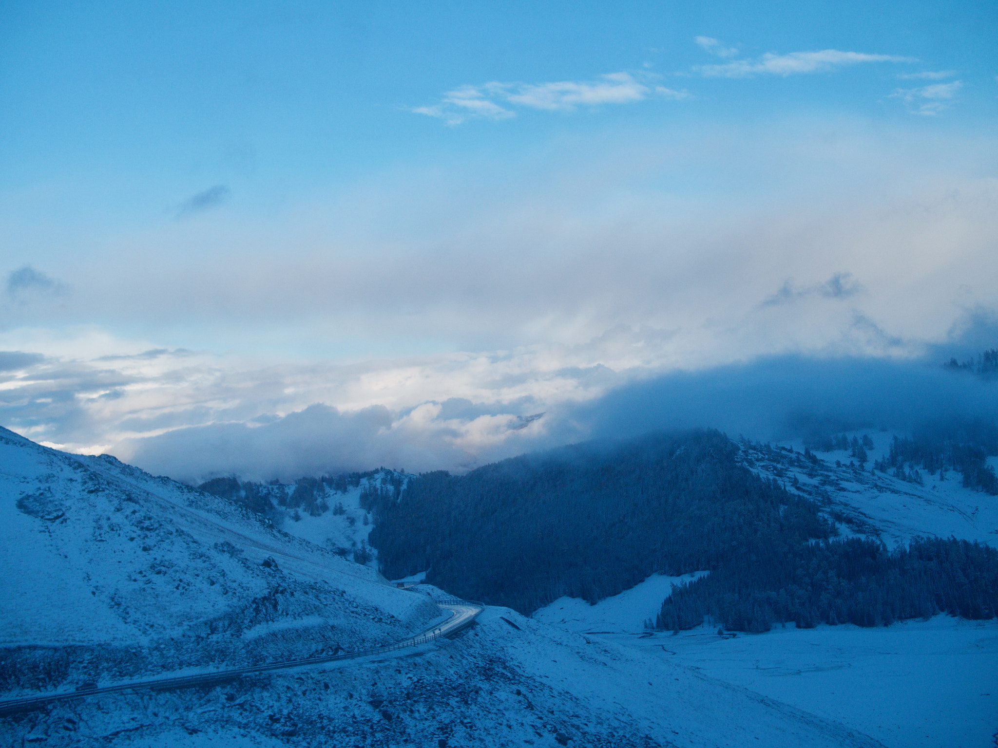 Olympus OM-D E-M5 + LUMIX G 25/F1.7 sample photo. 向着雪域进发 photography
