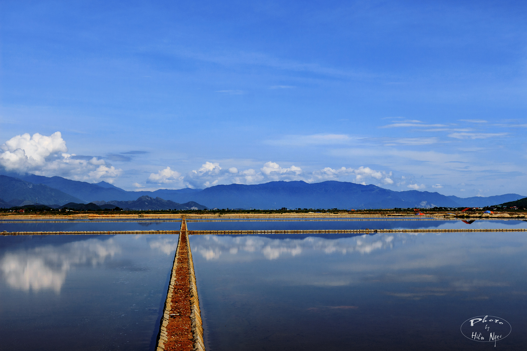 Canon EOS 650D (EOS Rebel T4i / EOS Kiss X6i) + Canon EF 16-35mm F4L IS USM sample photo. Ninh diem photography