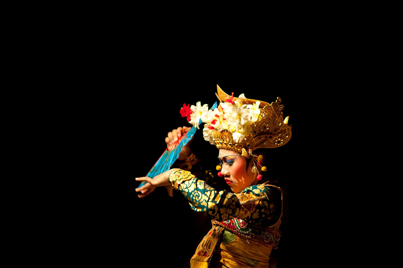 Nikon D700 + AF Zoom-Nikkor 70-210mm f/4 sample photo. Dancer photography