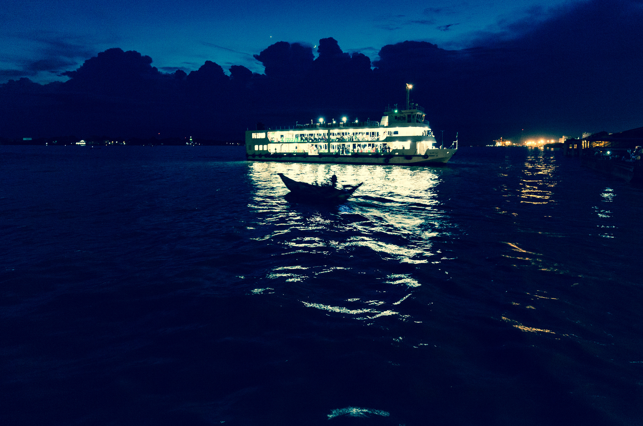 Canon EOS 5D Mark II + Canon EF 16-35mm F4L IS USM sample photo. Yangon,myanmar photography