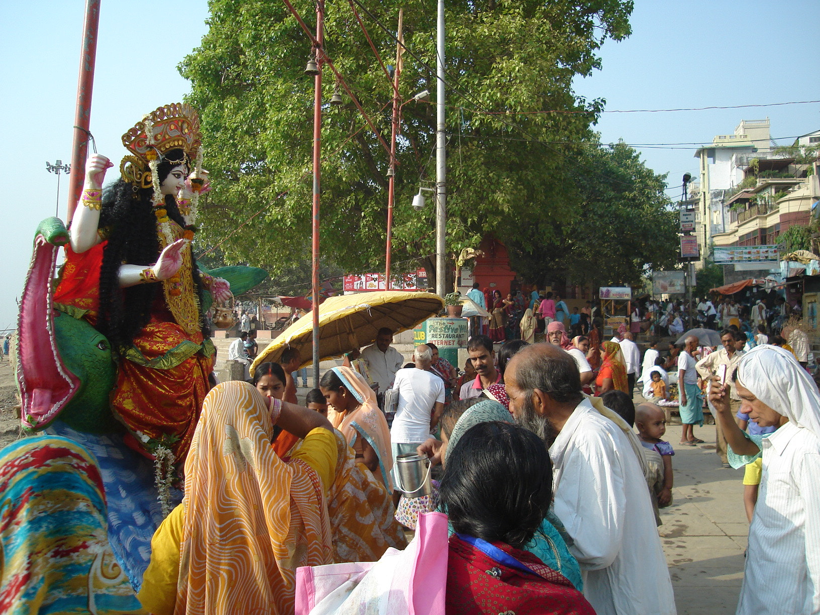 Sony DSC-S600 sample photo. Puja at banaras ghats. photography