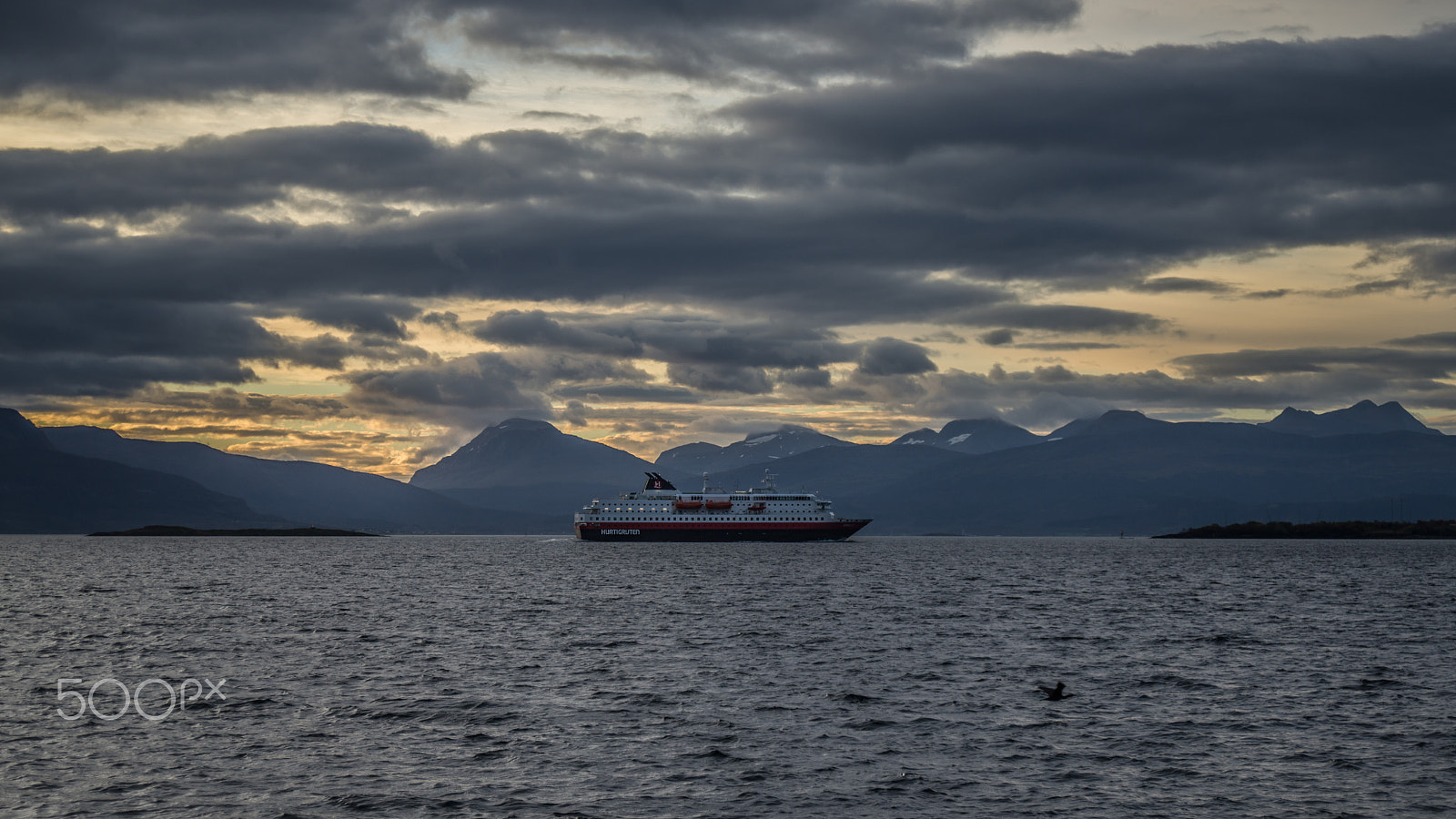 AF Zoom-Nikkor 28-80mm f/3.3-5.6G sample photo. Sunrise sea photography
