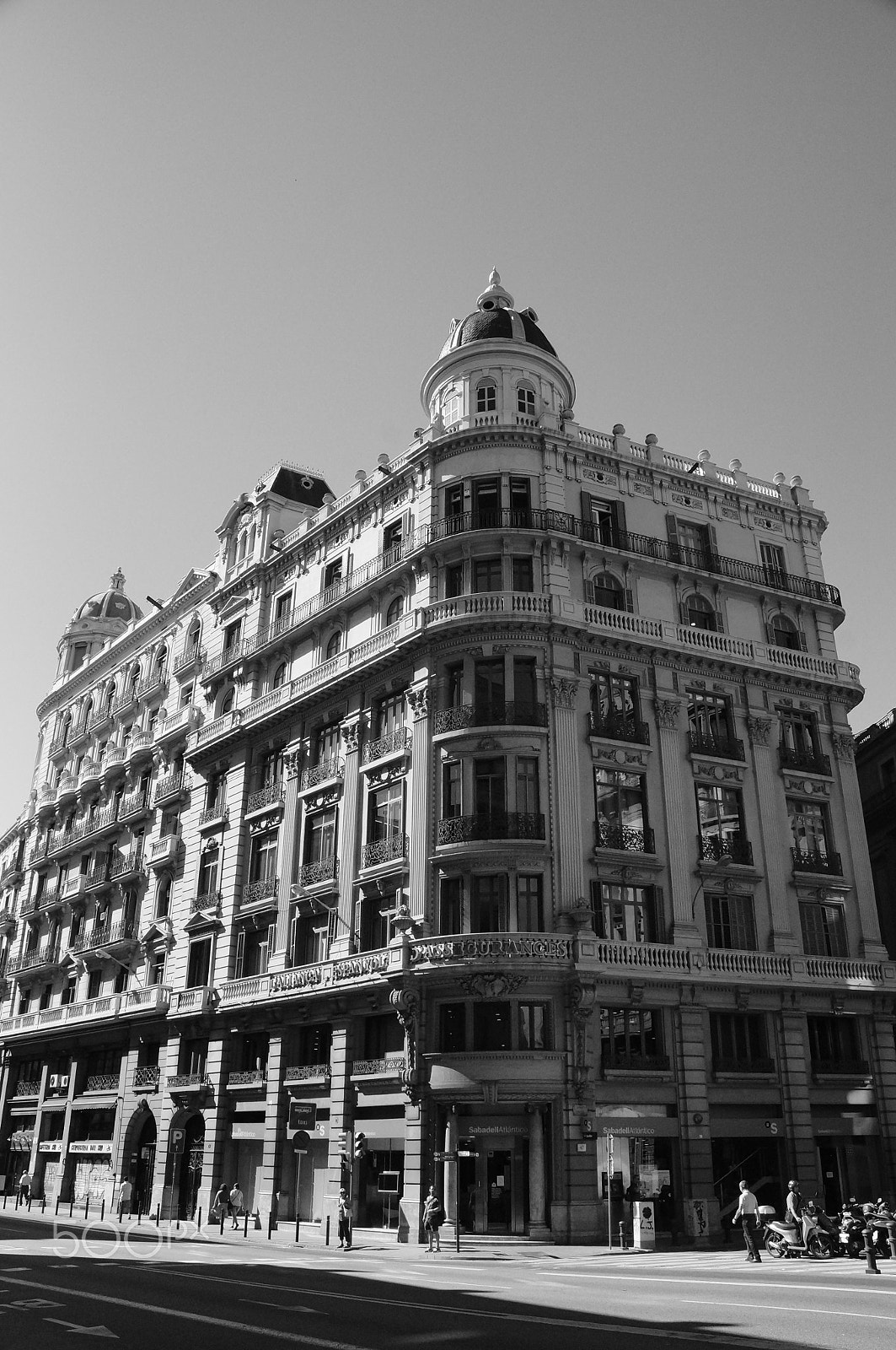 Sony DT 18-135mm F3.5-5.6 SAM sample photo. Building in barcelona photography