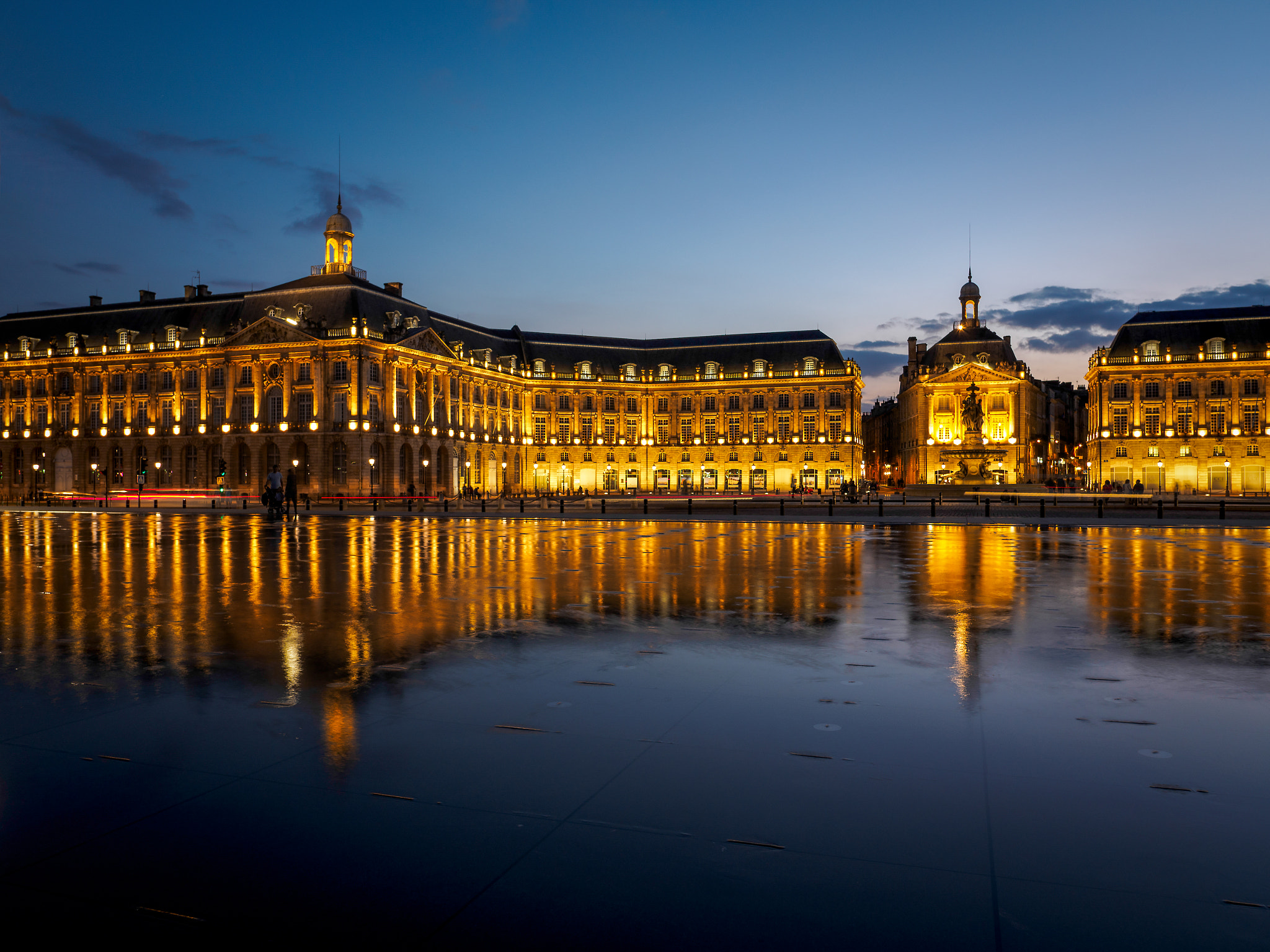 Olympus PEN-F + OLYMPUS M.12mm F2.0 sample photo. Miroir d'eau at place de la bourse in bordeaux photography