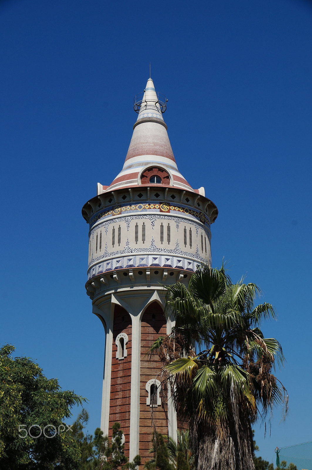 Sony DT 18-135mm F3.5-5.6 SAM sample photo. Old watertower in barcelona photography