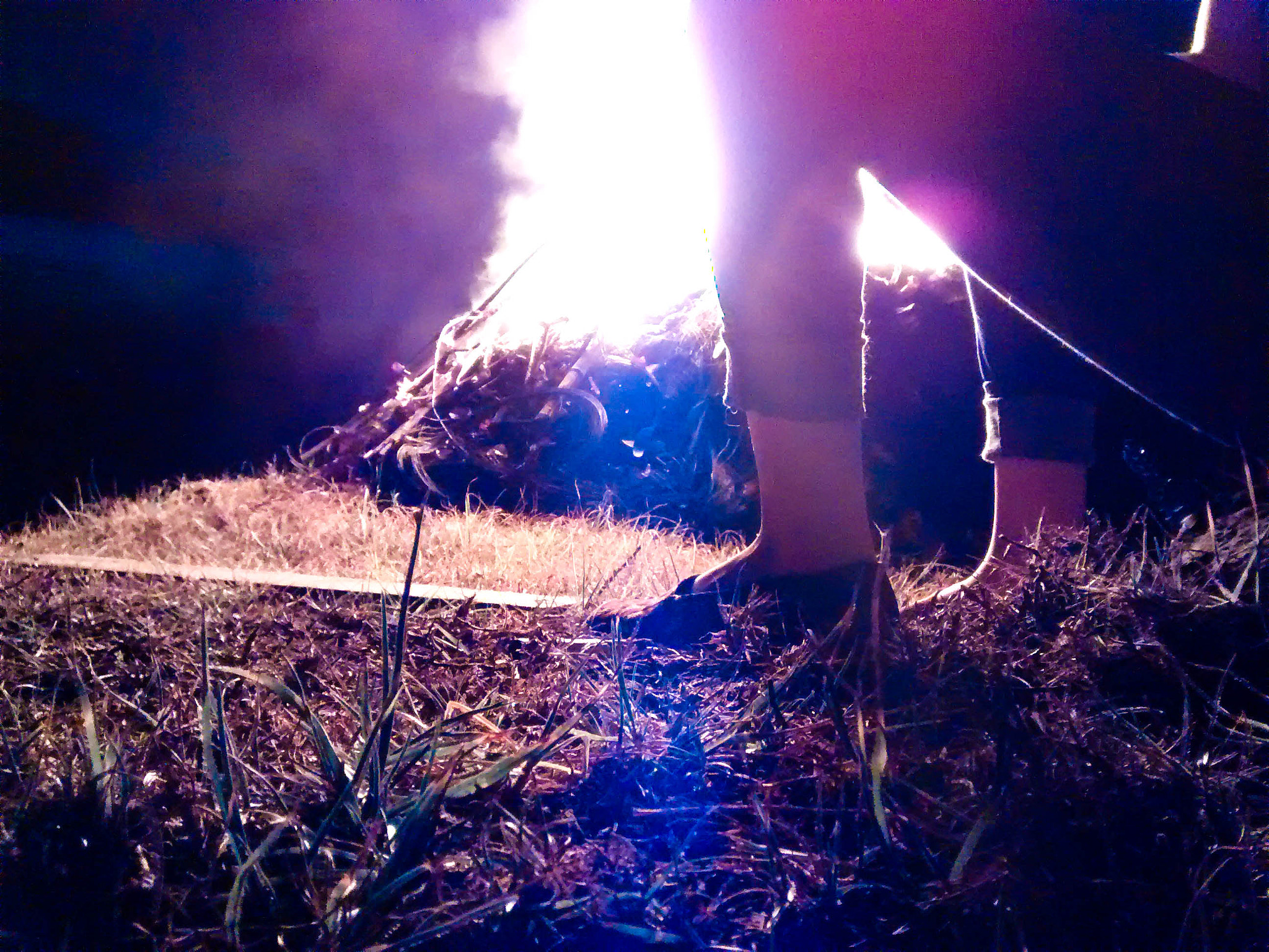 Motorola Moto G with 4G LTE (1st Gen) sample photo. Campfire photography