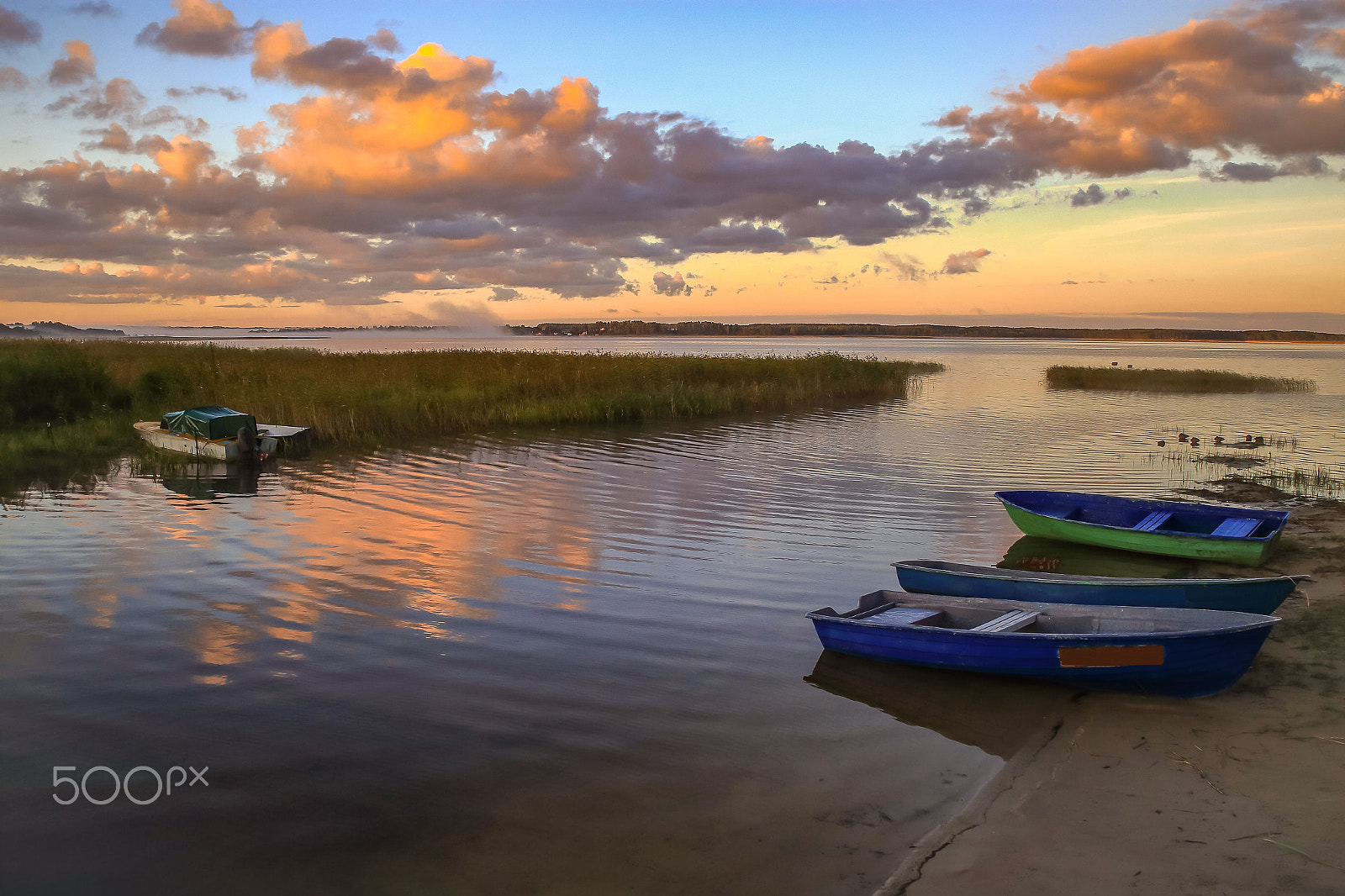 Canon EF 28-80mm f/2.8-4L sample photo. The morning on a lake_landscape photography
