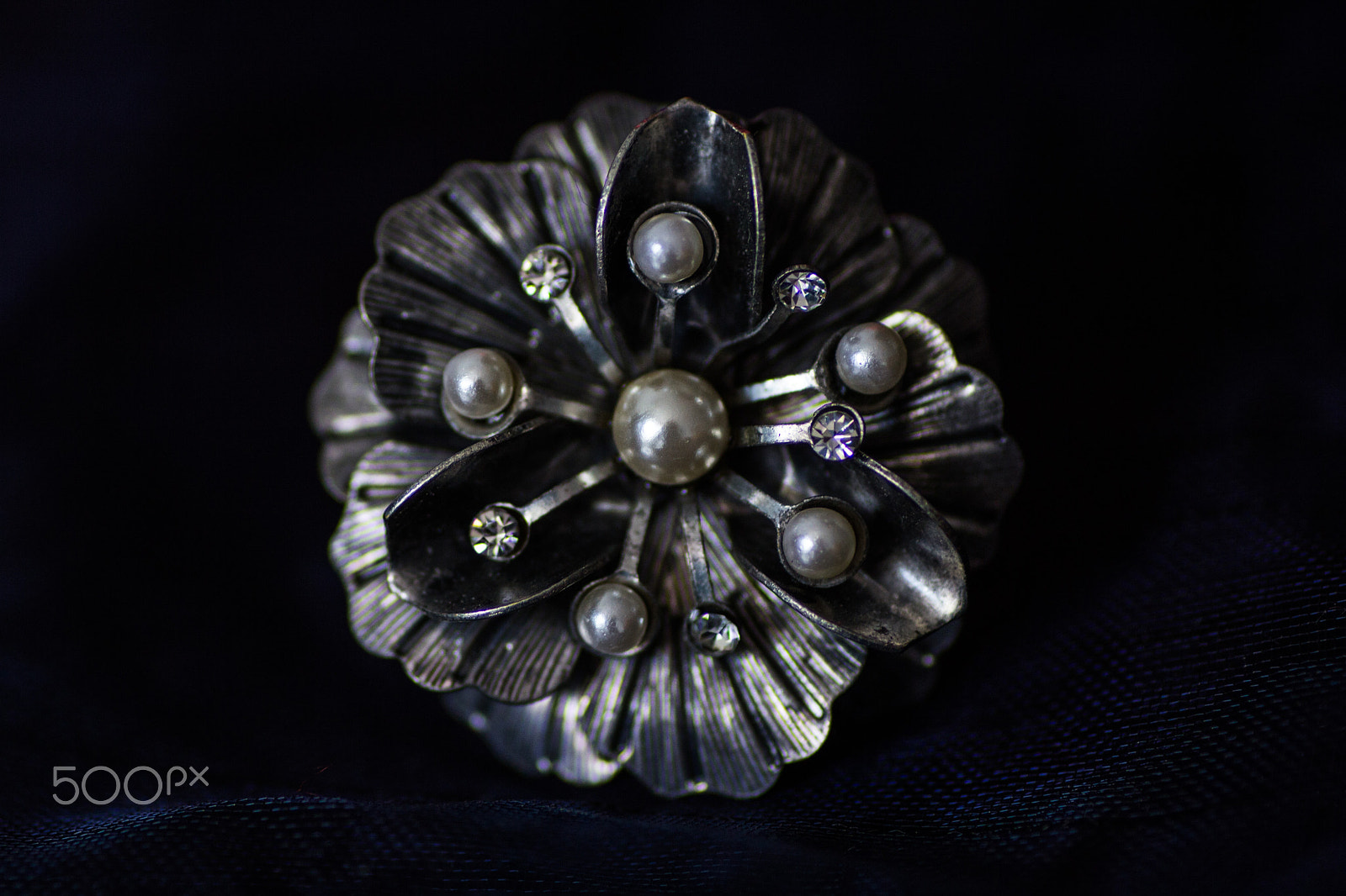 Canon EOS 60D + Tamron SP AF 90mm F2.8 Di Macro sample photo. Ring photography