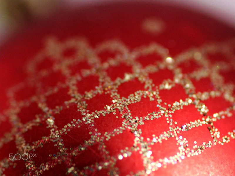 Canon EOS 60D + Tamron SP AF 90mm F2.8 Di Macro sample photo. Red ball photography