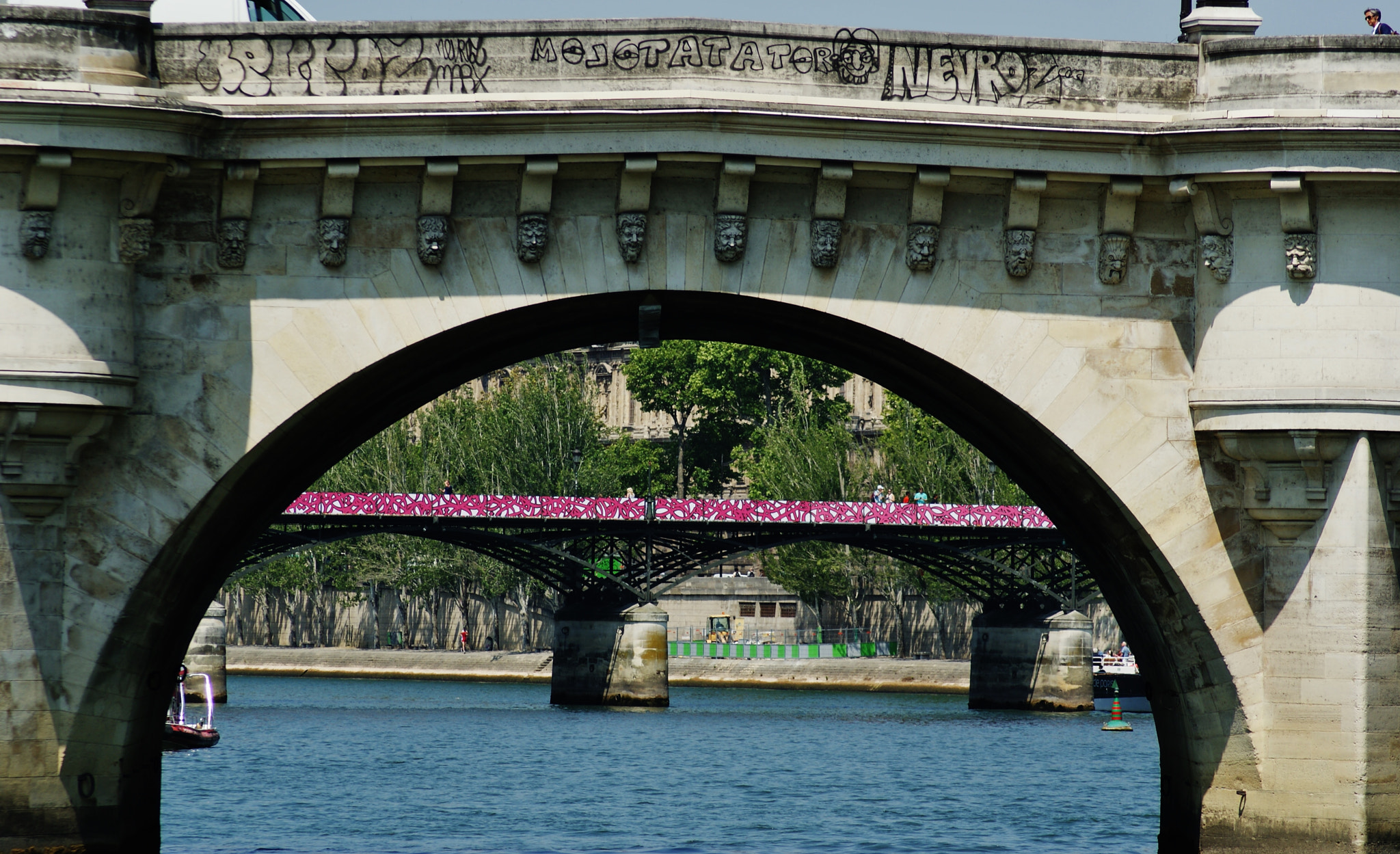 Sony Alpha DSLR-A200 + Tamron Lens (255) sample photo. The two bridges. paris photography