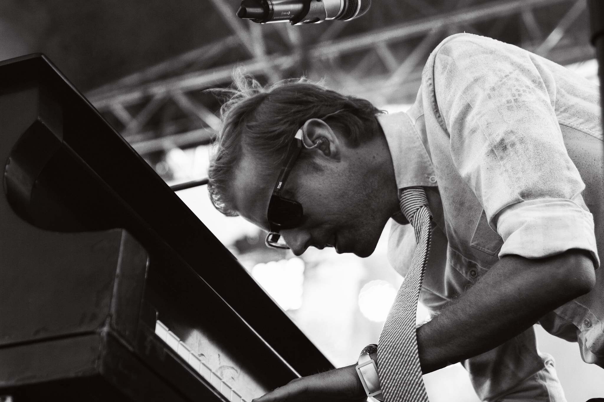 Canon EOS 7D + Canon EF 400mm f/2.8L sample photo. A man and his piano. photography