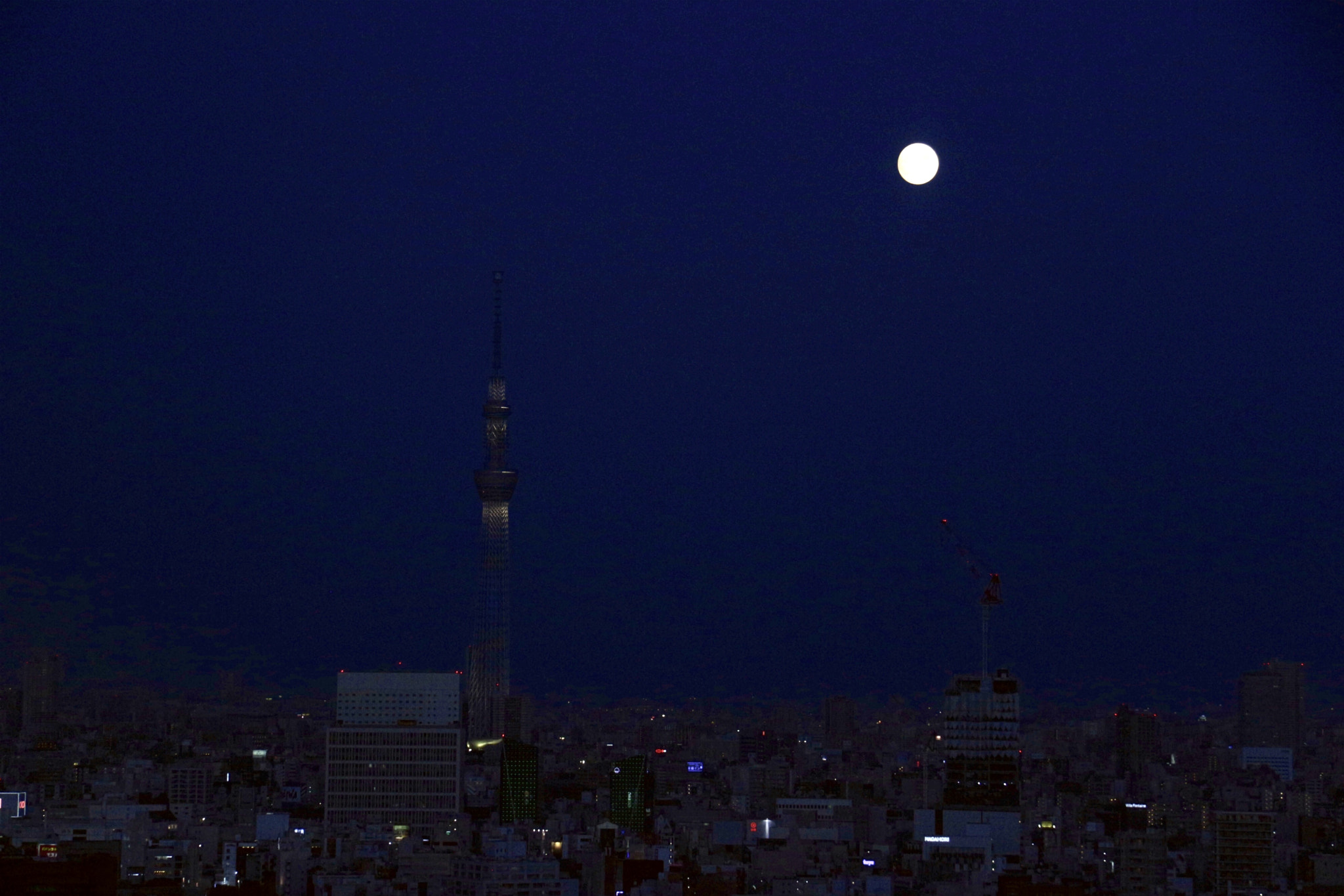 Canon EF-S 17-85mm F4-5.6 IS USM sample photo. Moon photography