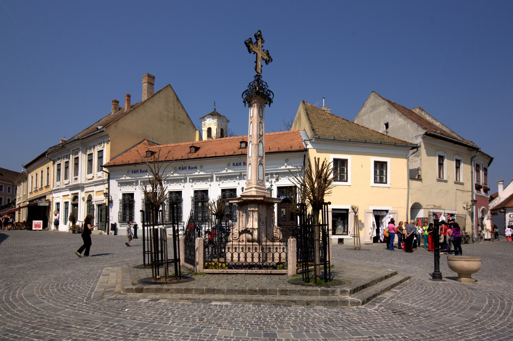 Canon EOS 450D (EOS Rebel XSi / EOS Kiss X2) + Sigma 10-20mm F4-5.6 EX DC HSM sample photo. Szentendre - fő tér / main square photography