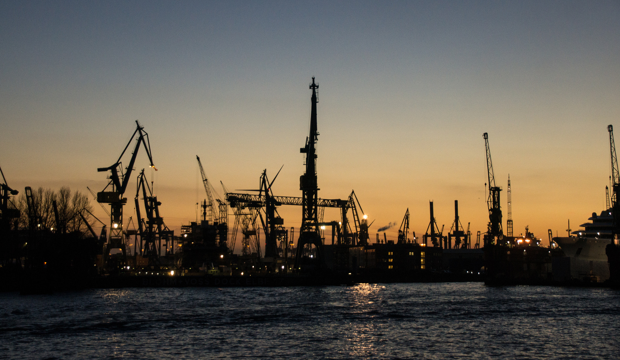 Tamron 18-270mm F3.5-6.3 Di II PZD sample photo. Cranes of hamburg photography