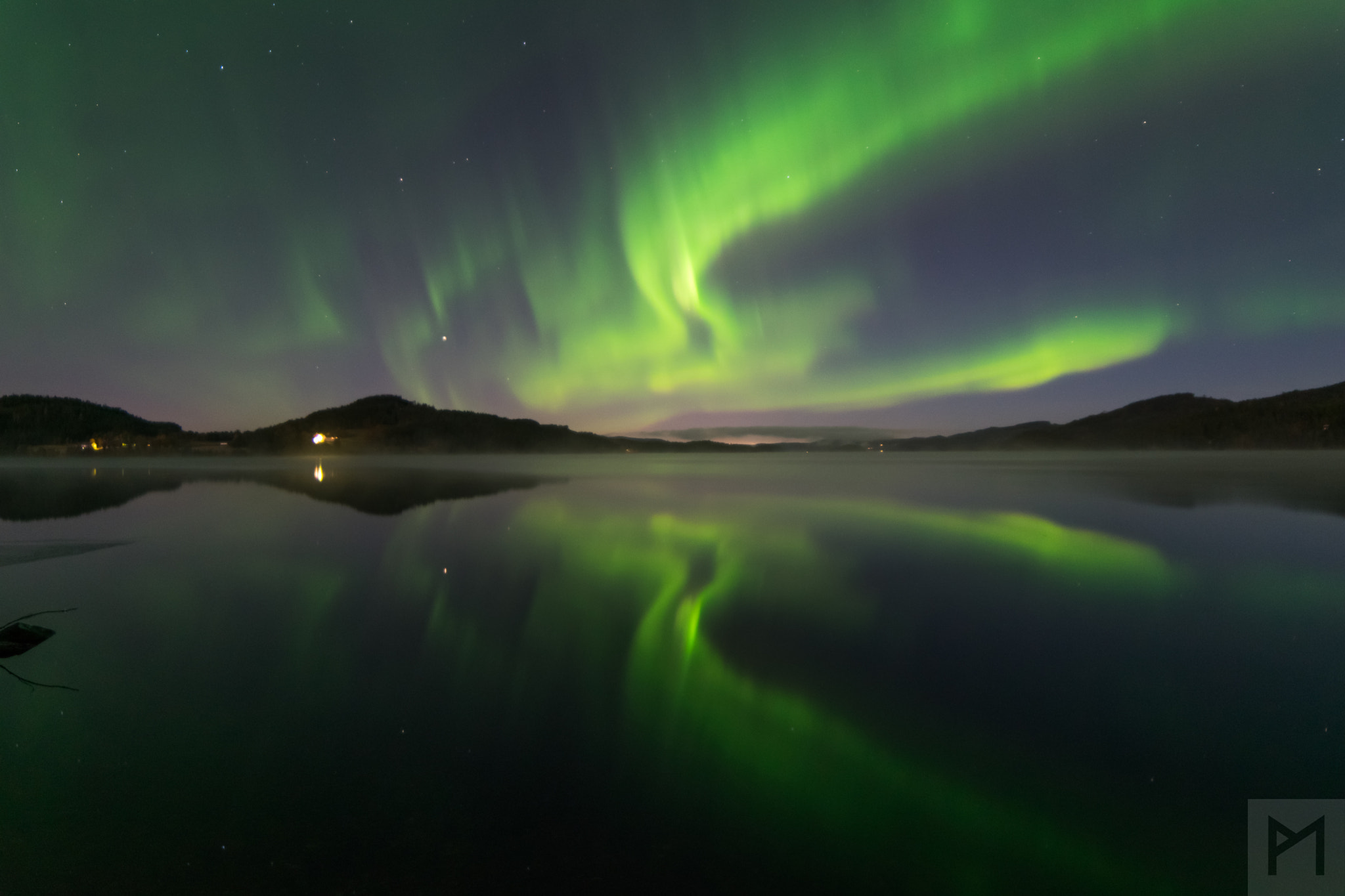 Samyang 14mm F2.8 ED AS IF UMC sample photo. Aurora borealis reflection photography