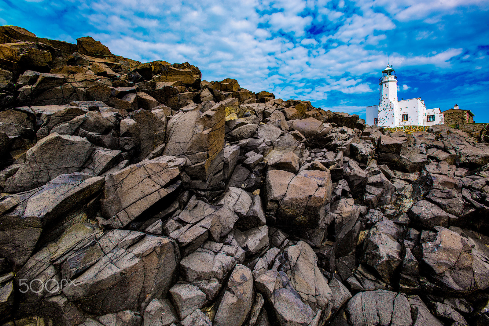 Nikon AF-S Nikkor 17-35mm F2.8D ED-IF sample photo. Historic lighthouse photography