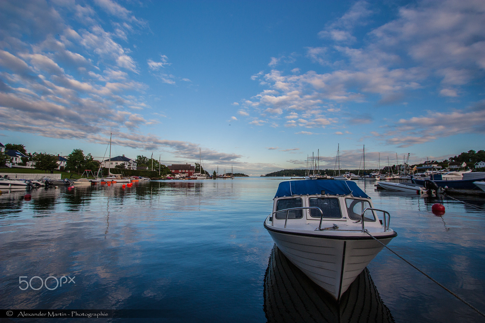 Canon EF-S 10-22mm F3.5-4.5 USM sample photo. Lillesand hafen photography