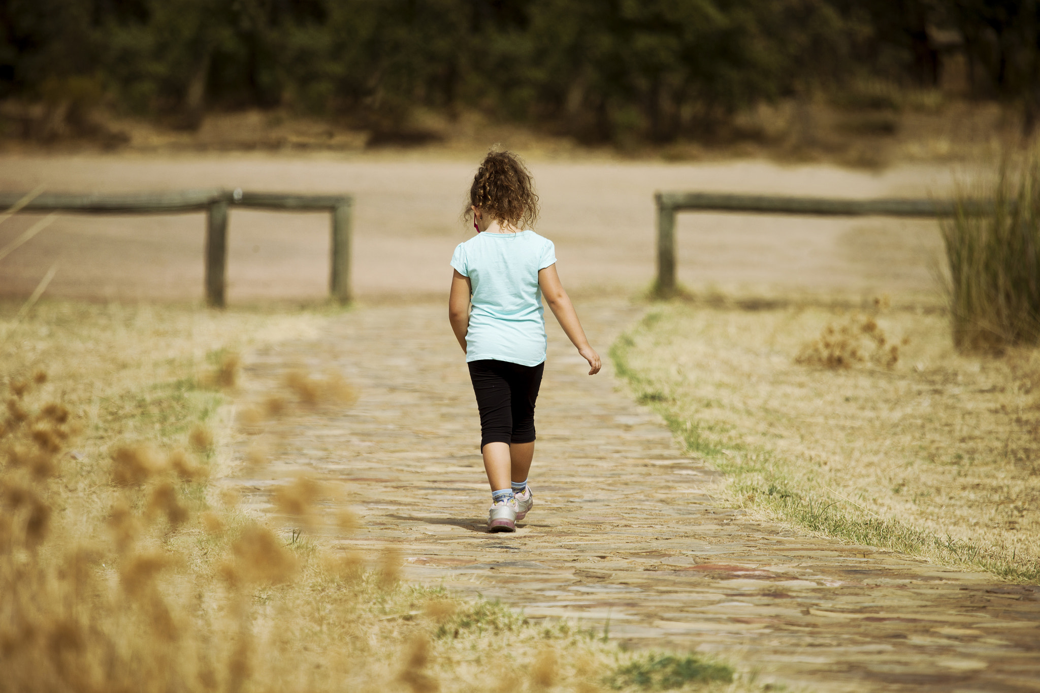 Canon EF 100-400mm F4.5-5.6L IS USM sample photo. Lonely kid walking away photography
