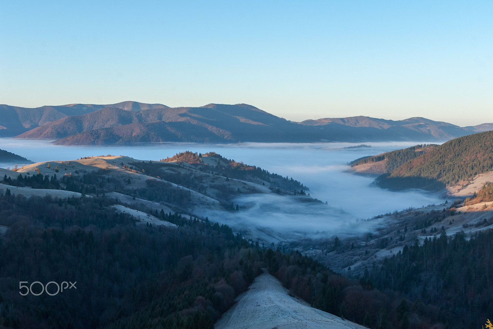 Pentax *ist DL + Pentax smc DA 18-55mm F3.5-5.6 AL sample photo. Dawn in the carpathian mountains photography