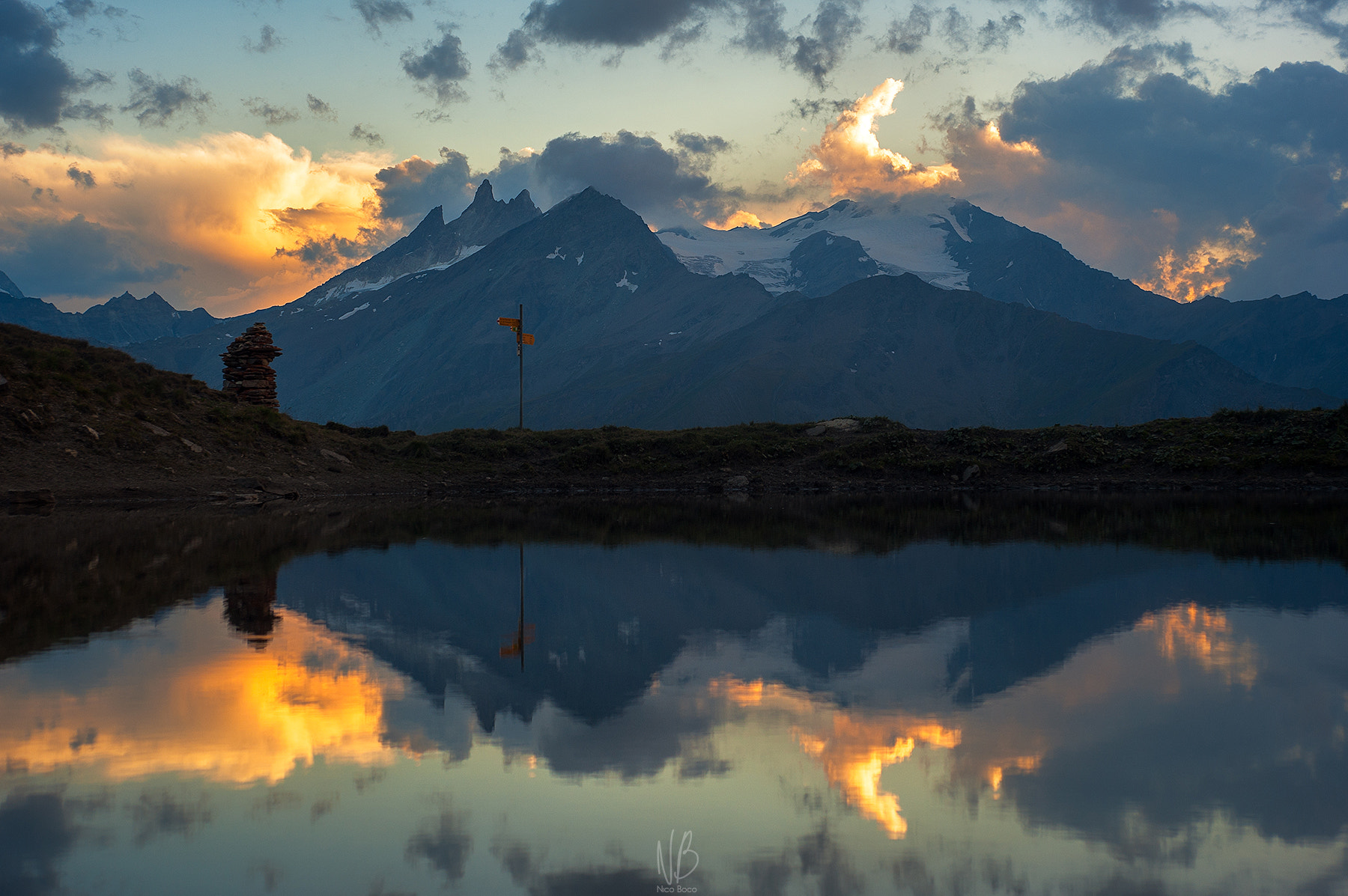 Nikon D700 + AF Zoom-Nikkor 35-70mm f/2.8 sample photo. Aiguilles rouges photography