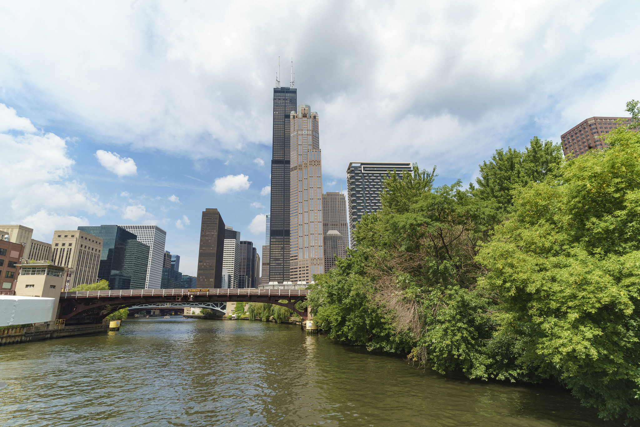 Sony a7 II + ZEISS Batis 18mm F2.8 sample photo. Chicago sears tower from river photography