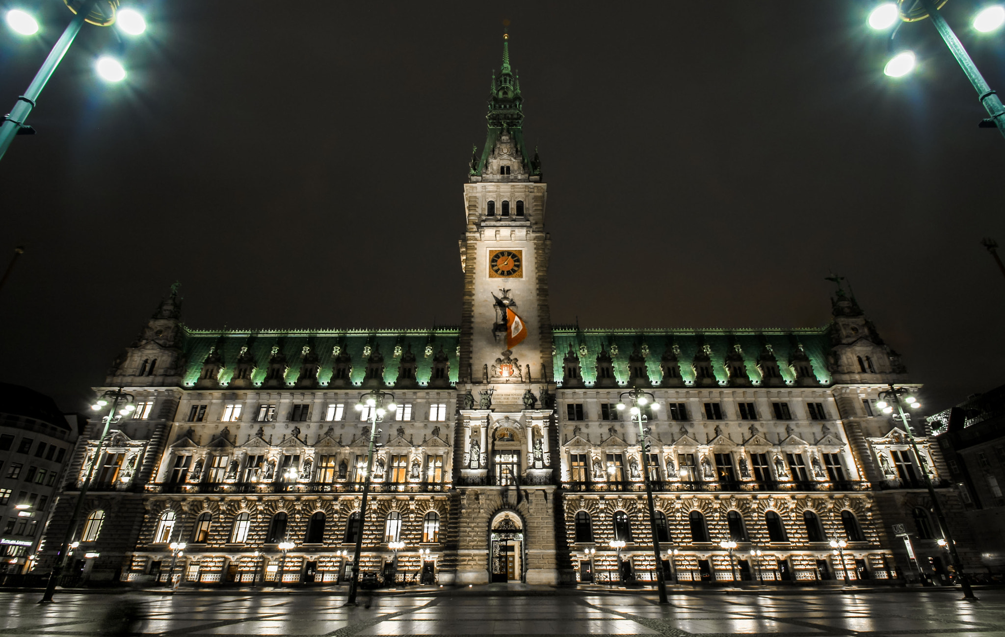 Sigma 10-20mm F3.5 EX DC HSM sample photo. Rathaus hamburg photography
