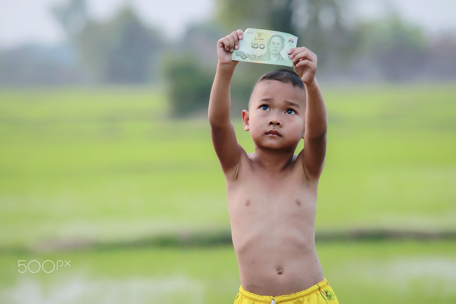 Canon EOS 70D + Sigma 70-200mm F2.8 EX DG OS HSM sample photo. Rural children with a king of money thailand . photography