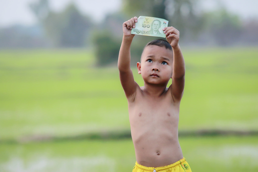 Rural children with a King of money Thailand . by Visoot Uthairam on 500px.com