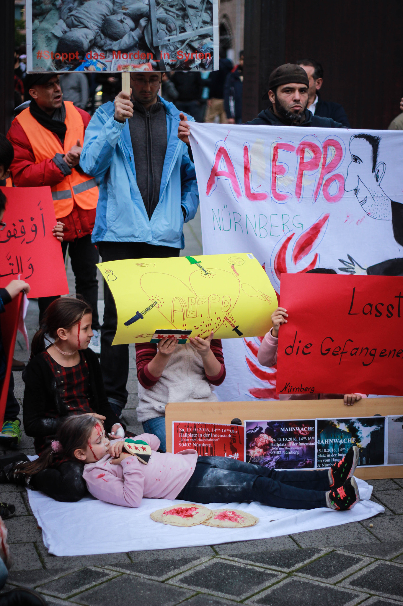 Canon EOS 600D (Rebel EOS T3i / EOS Kiss X5) + Canon EF 50mm f/1.8 sample photo. Sit-in for aleppo in nurnberg photography