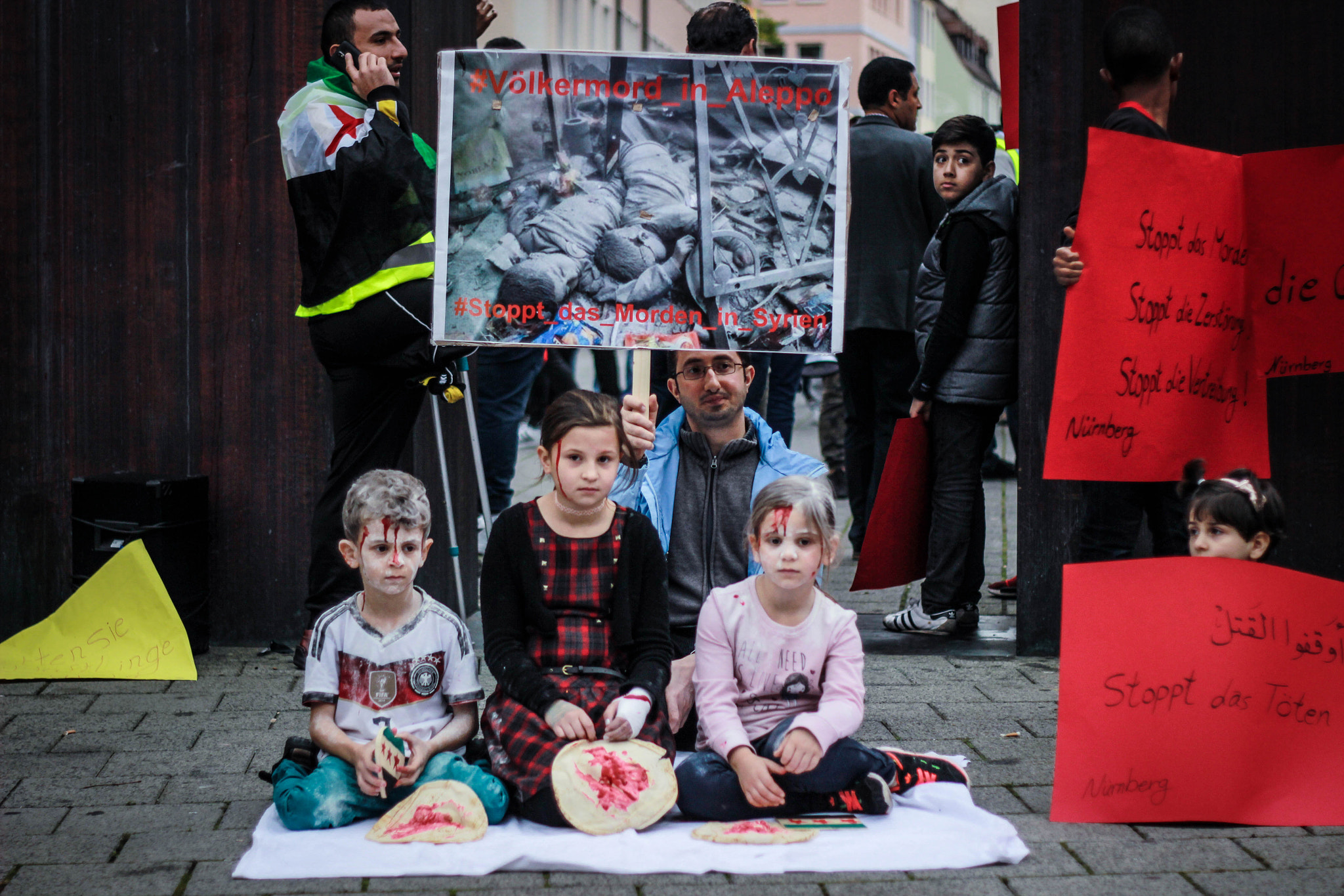 Canon EOS 600D (Rebel EOS T3i / EOS Kiss X5) + Canon EF 50mm f/1.8 sample photo. Sit-in for aleppo in nurnberg photography