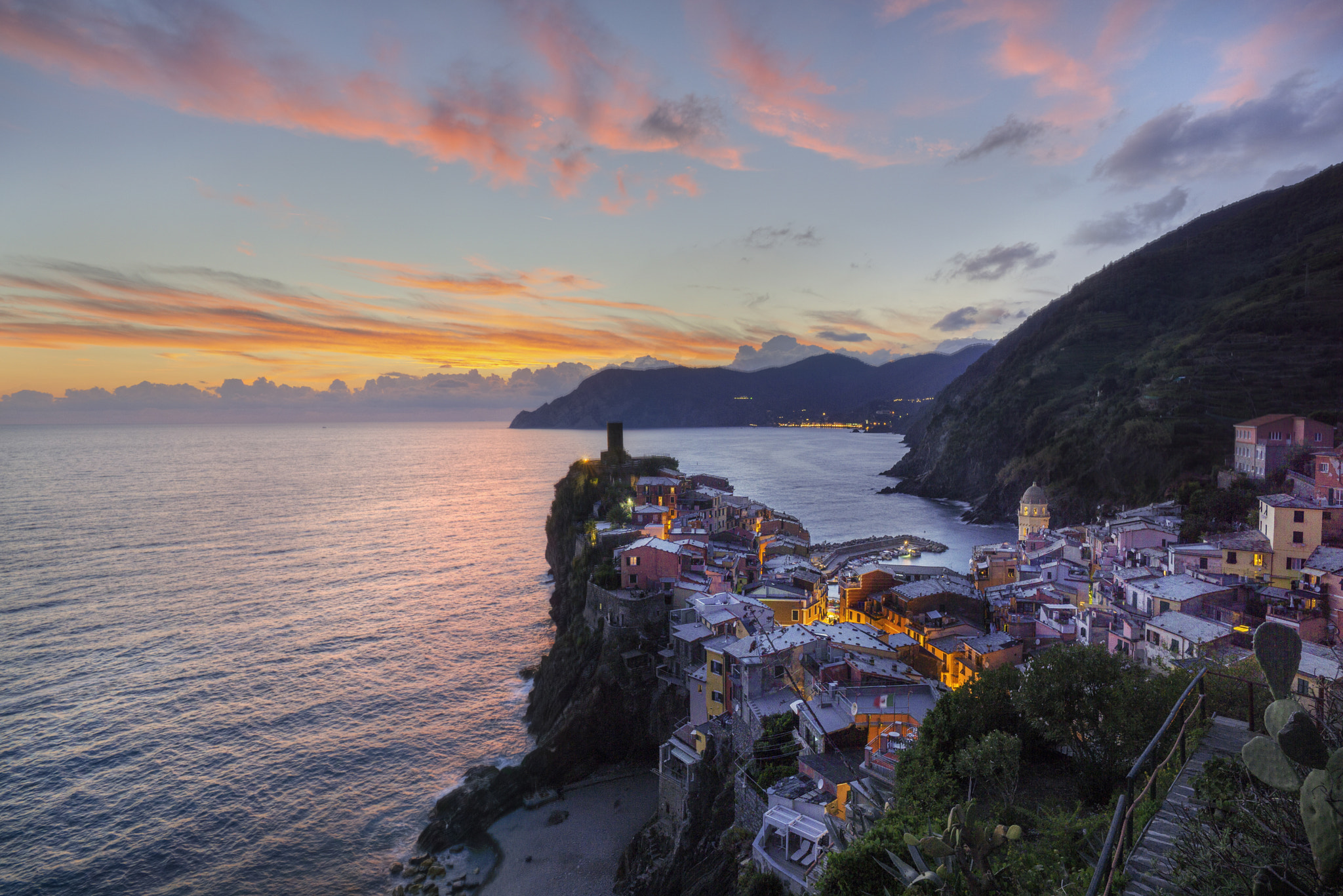 Sony a6000 + ZEISS Touit 12mm F2.8 sample photo. Vernazza photography