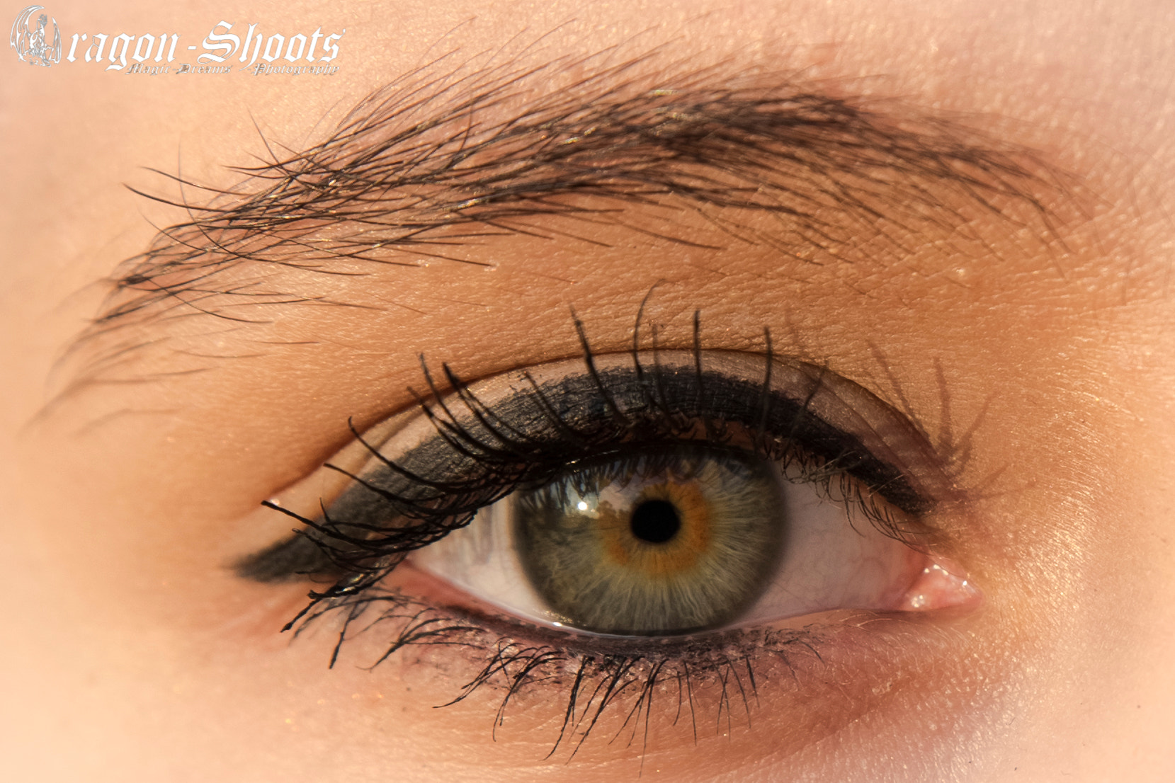 Canon EOS 6D + Canon 24.0-70.0 mm sample photo. Two colores photography
