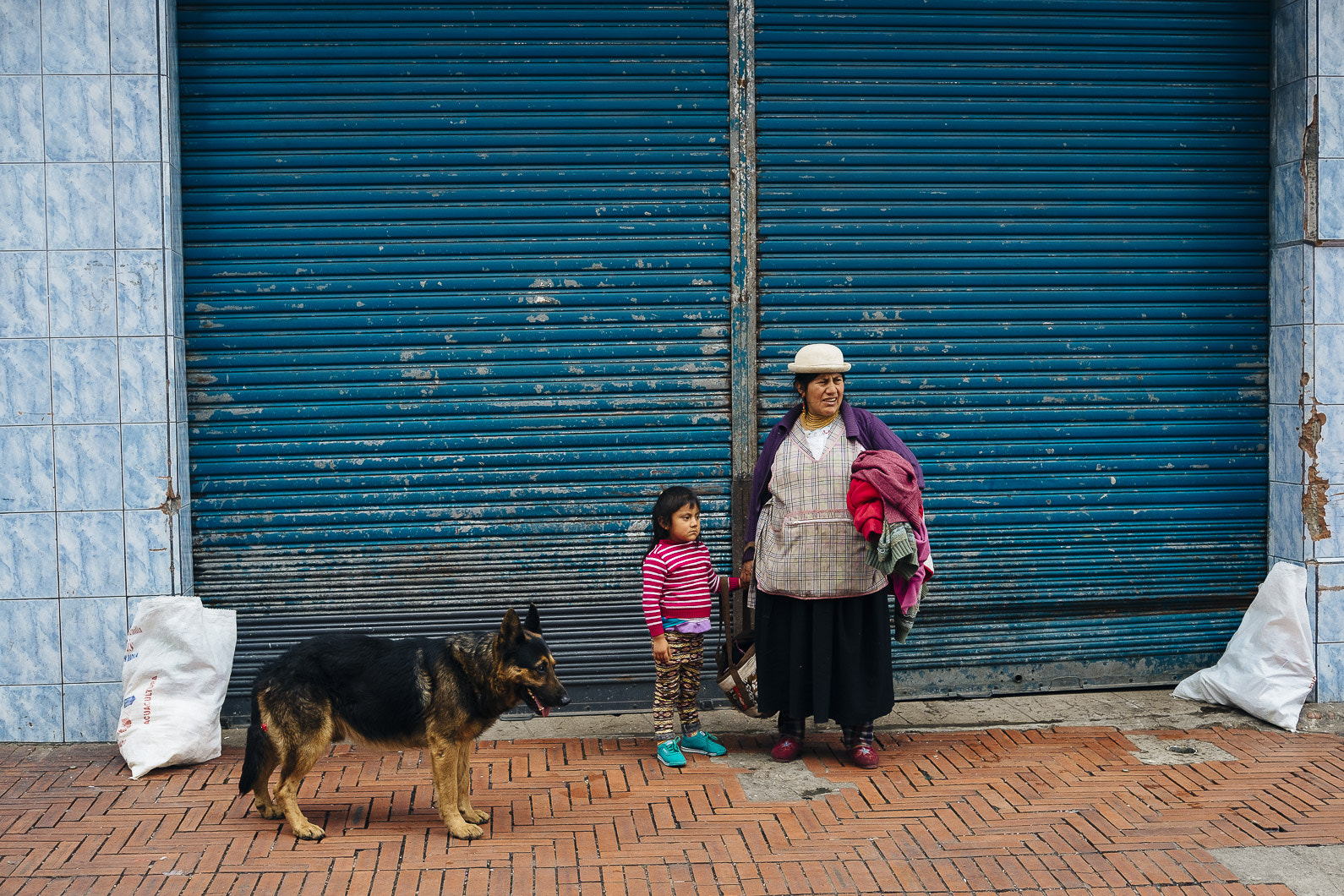 Fujifilm X-Pro1 + Fujifilm XF 27mm F2.8 sample photo. Mercado san roque, quito, ecuador photography