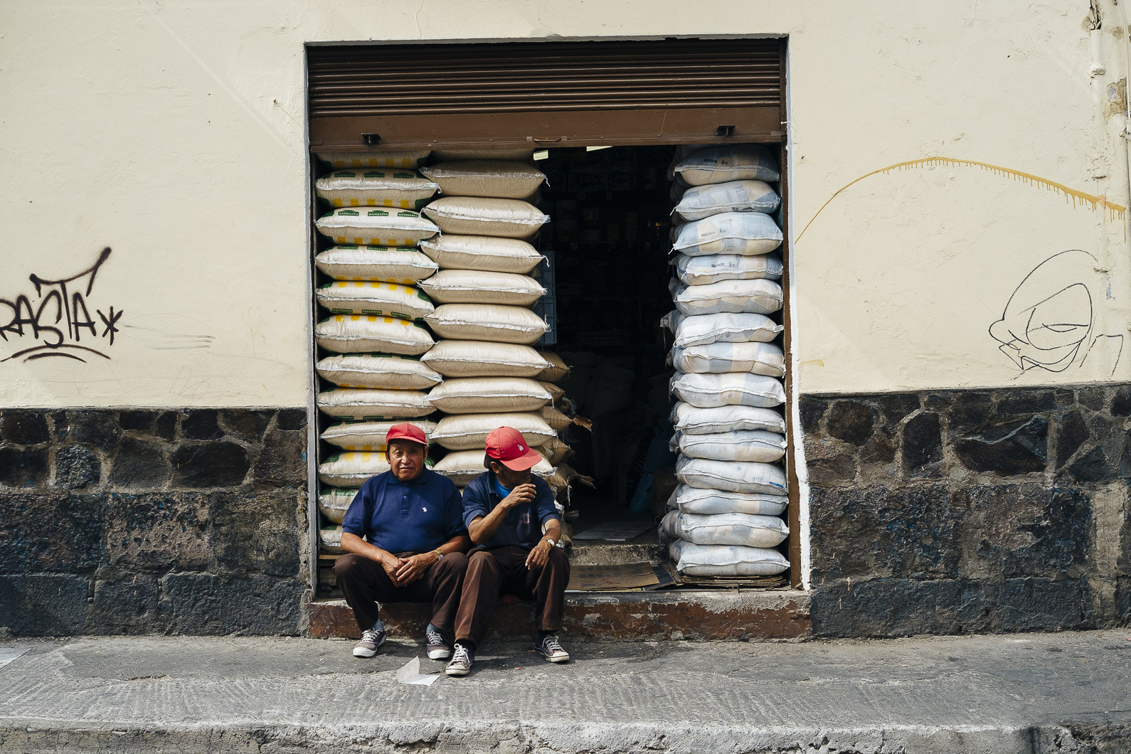 Fujifilm X-Pro1 + Fujifilm XF 27mm F2.8 sample photo. Quito, ecuador photography