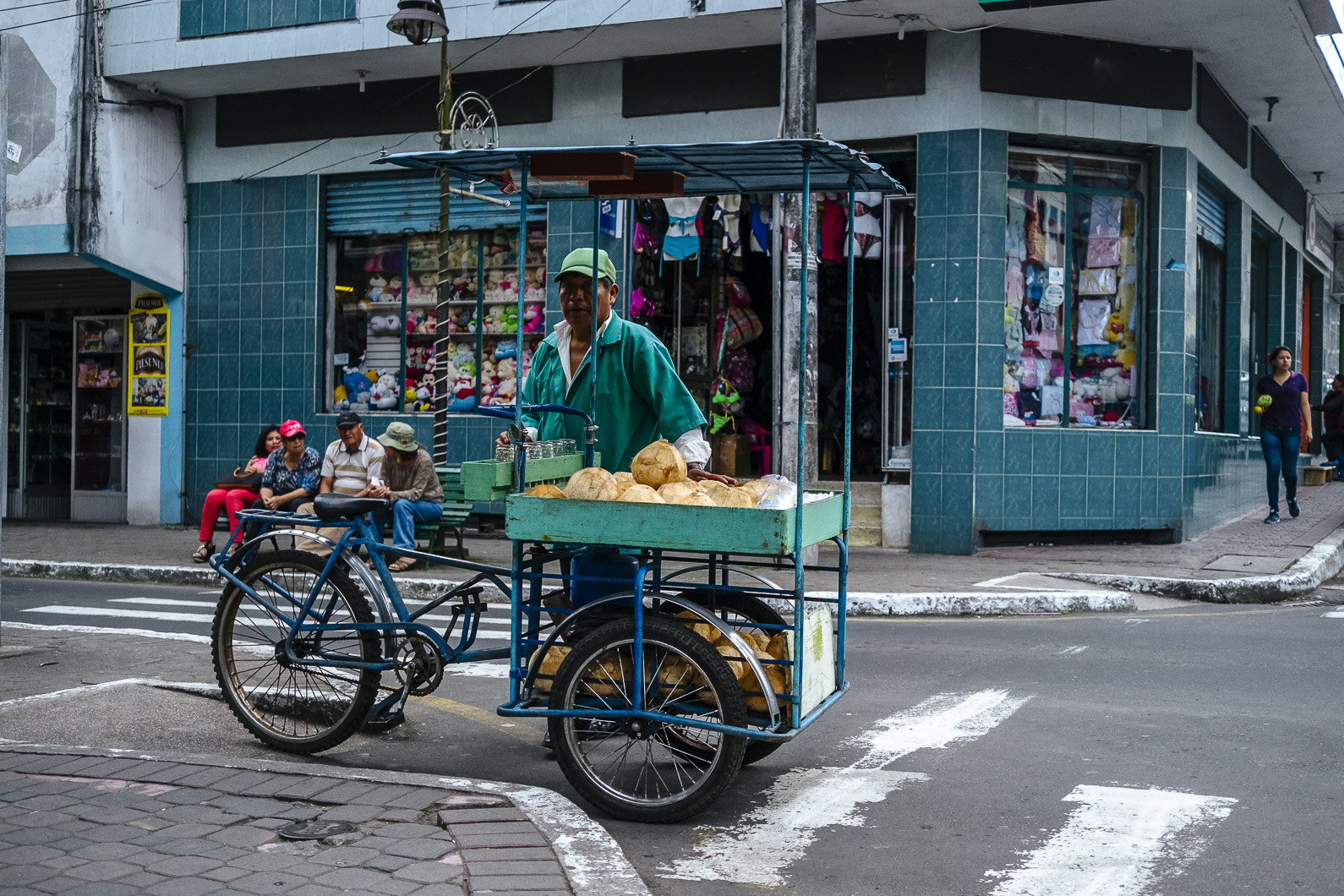 Fujifilm X-Pro1 + Fujifilm XF 27mm F2.8 sample photo. Baños, ecuador photography