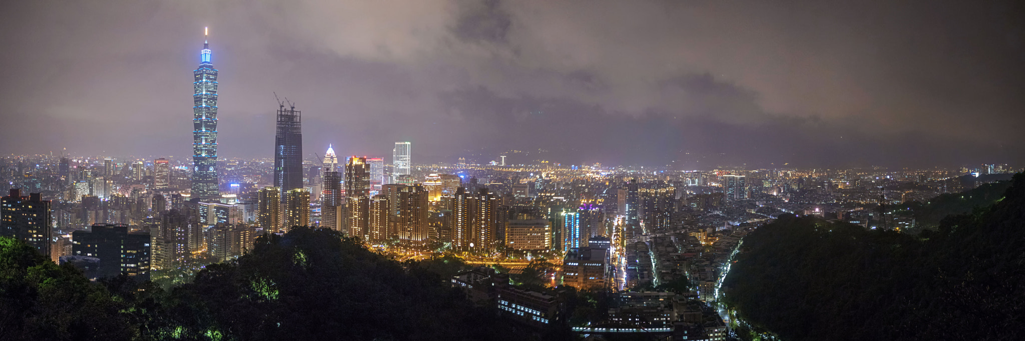 Olympus OM-D E-M10 II + LUMIX G 20/F1.7 II sample photo. 象山景觀平台全景照-taipei101 photography