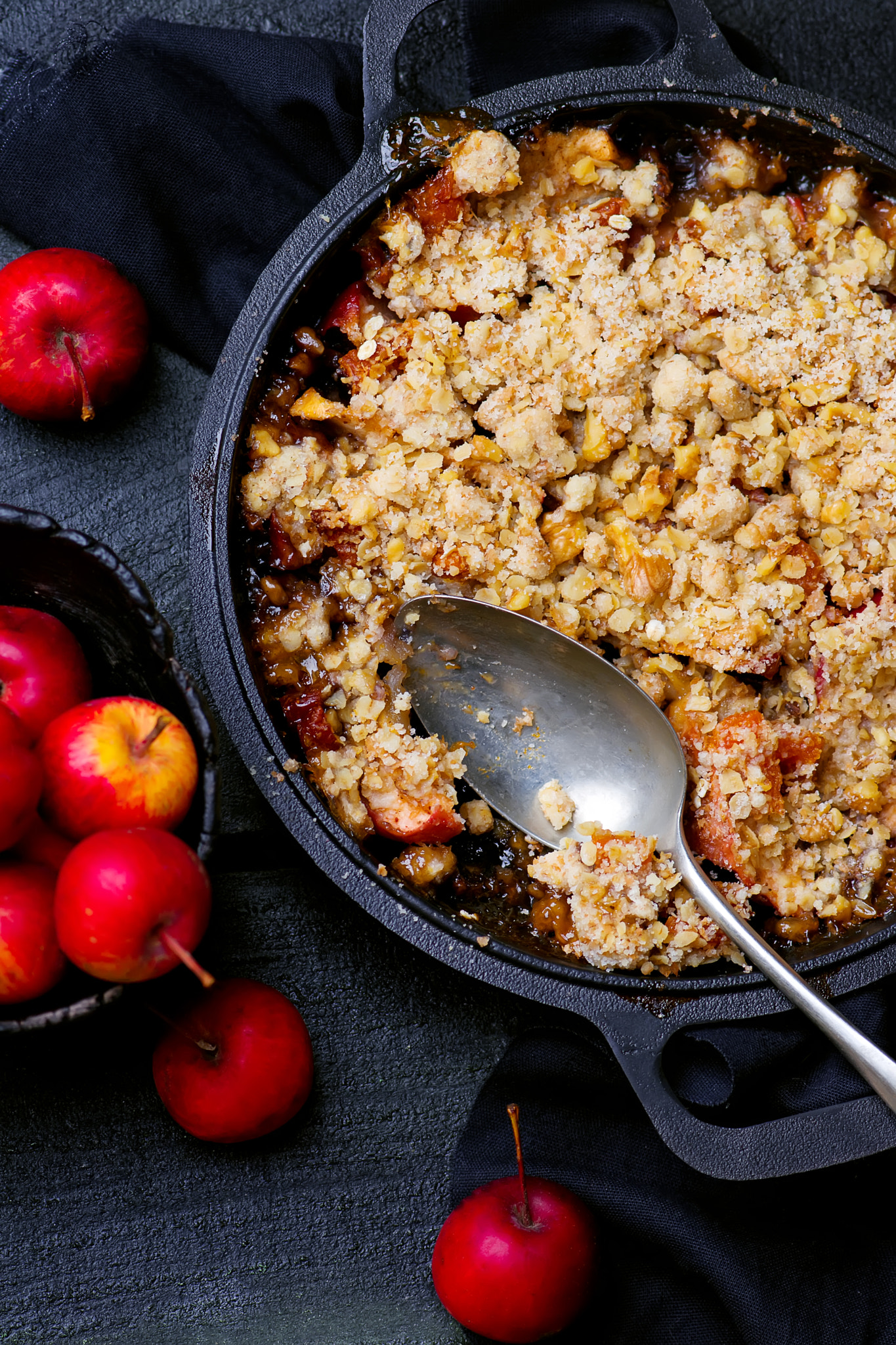 Nikon AF-S Micro-Nikkor 105mm F2.8G IF-ED VR sample photo. Apple cramble with oat flakes photography