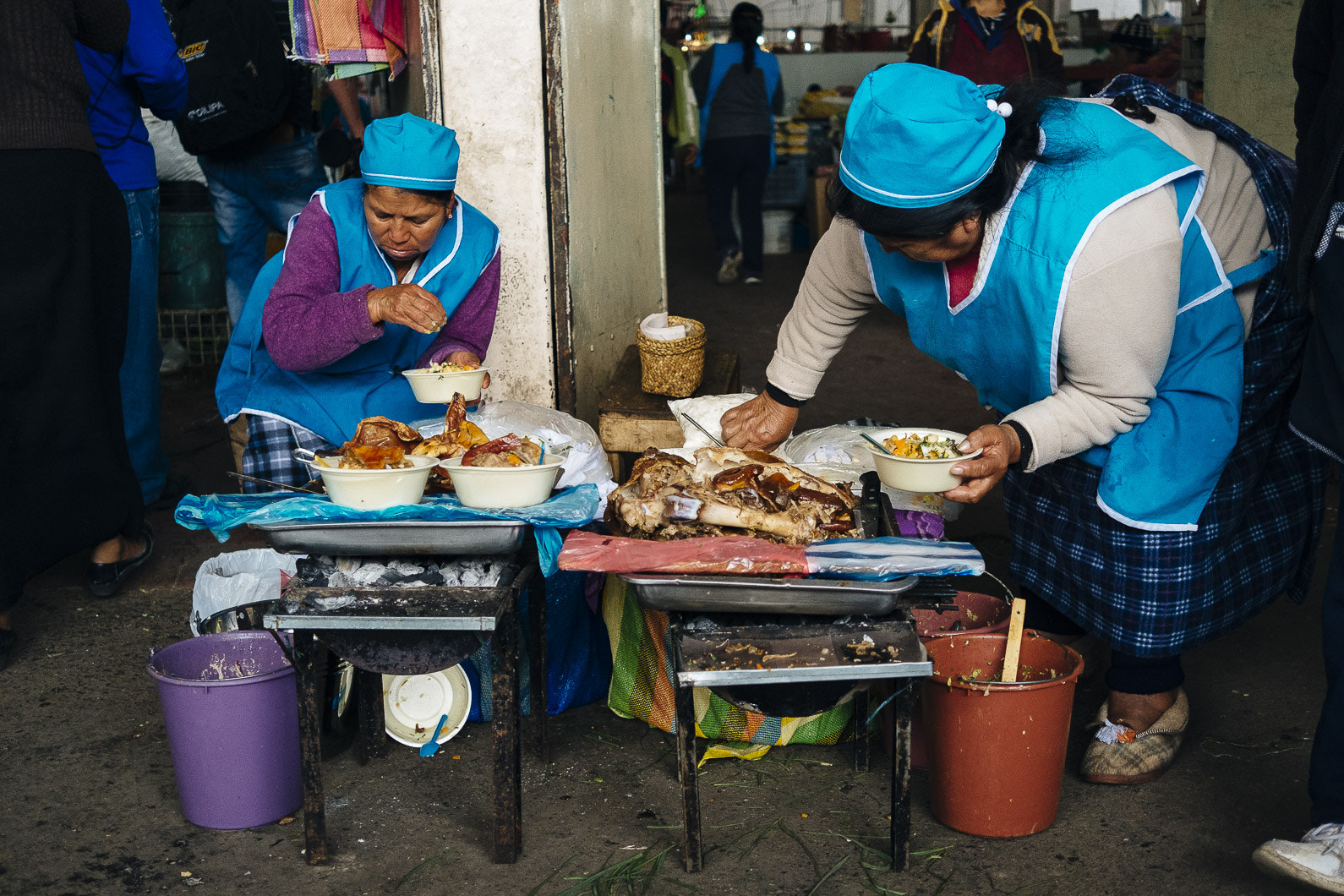 Fujifilm X-Pro1 + Fujifilm XF 27mm F2.8 sample photo. Mercado san roque, quito, ecuador photography