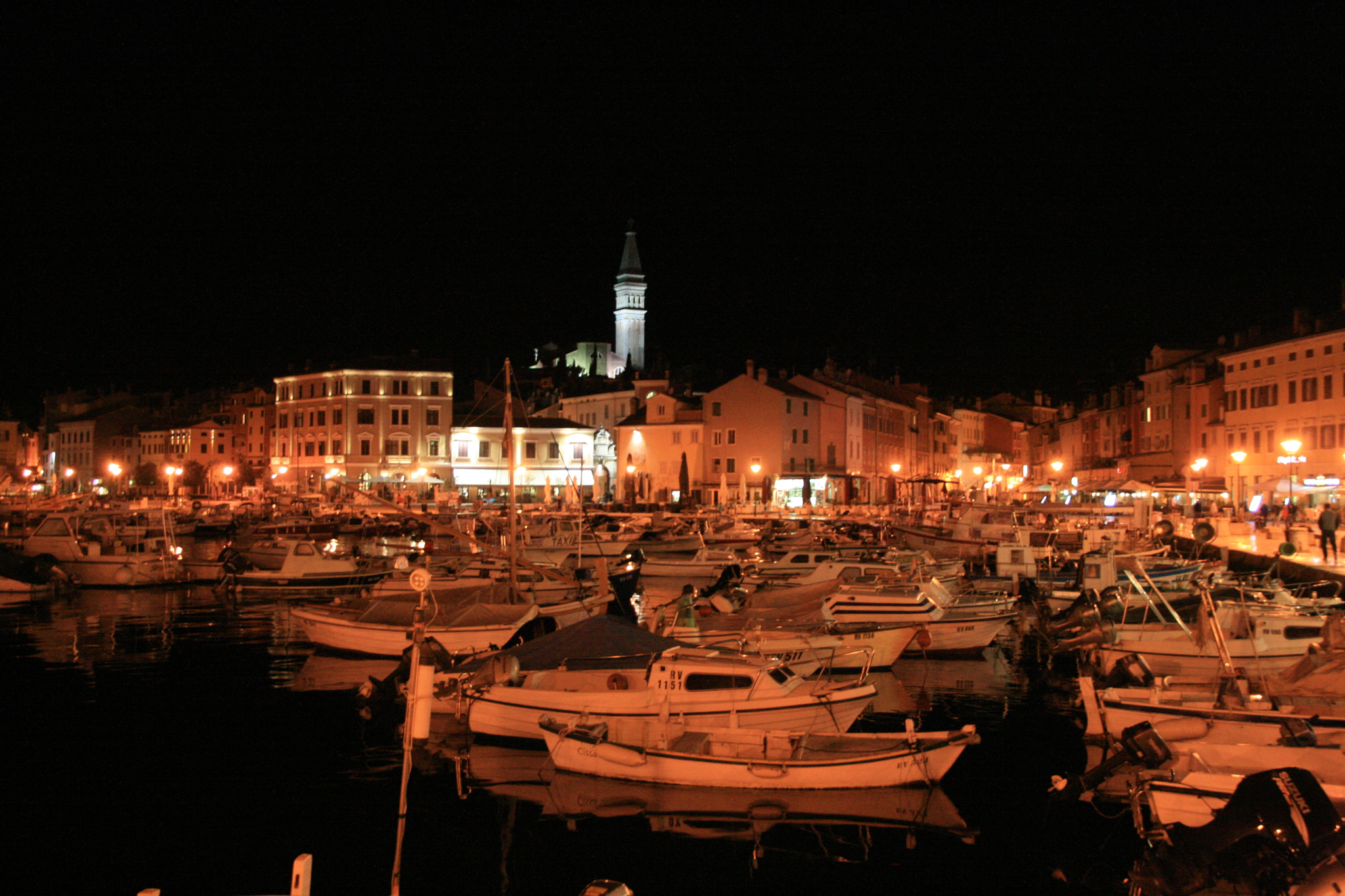 Canon EOS 400D (EOS Digital Rebel XTi / EOS Kiss Digital X) + Sigma 18-125mm F3.8-5.6 DC OS HSM sample photo. Rovinj at night photography