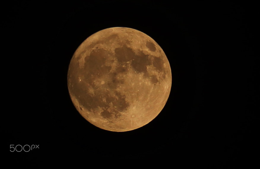 Canon EF-S 18-135mm F3.5-5.6 IS sample photo. Moon photography