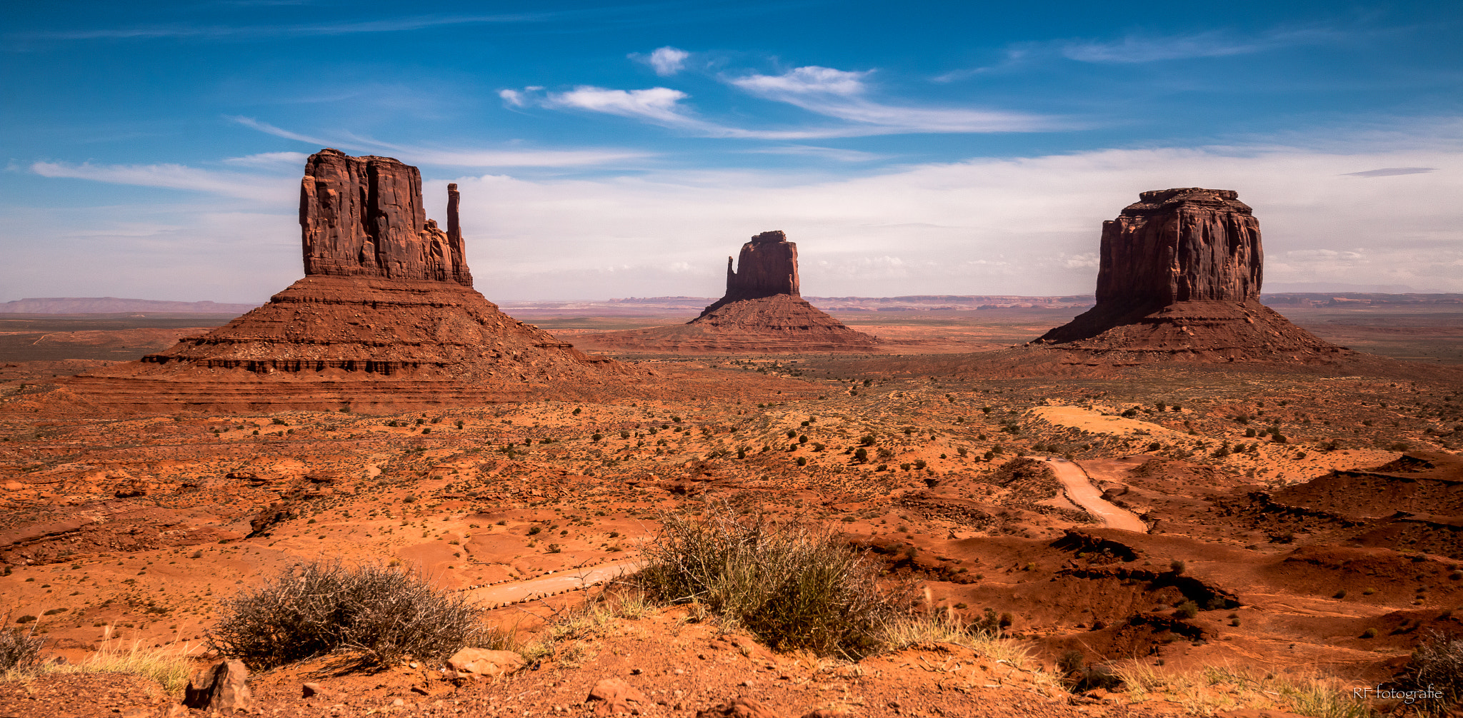 Canon EOS 70D + Sigma 12-24mm F4.5-5.6 II DG HSM sample photo. Monument valley photography