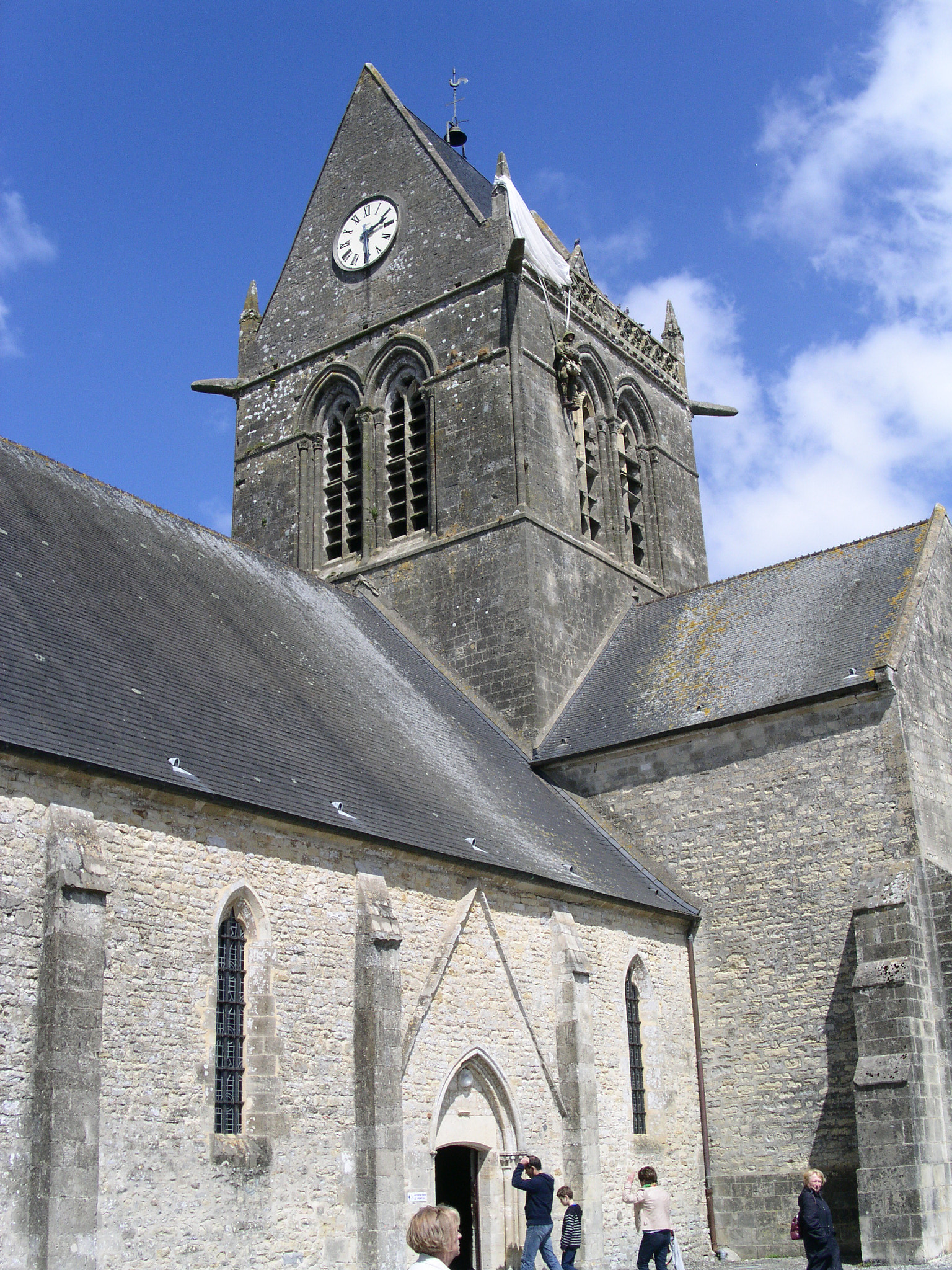 KONICA MINOLTA DiMAGE F300 sample photo. Hanging around at sainte-mère-Église church... photography