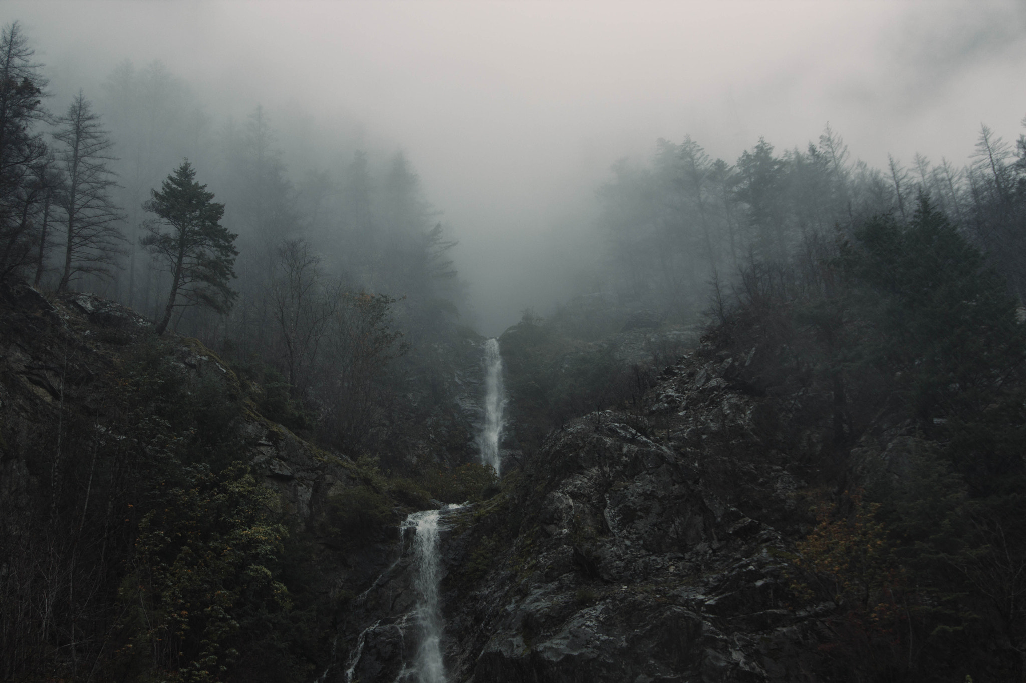 Sigma 18-250mm F3.5-6.3 DC OS HSM sample photo. Misty mountains photography