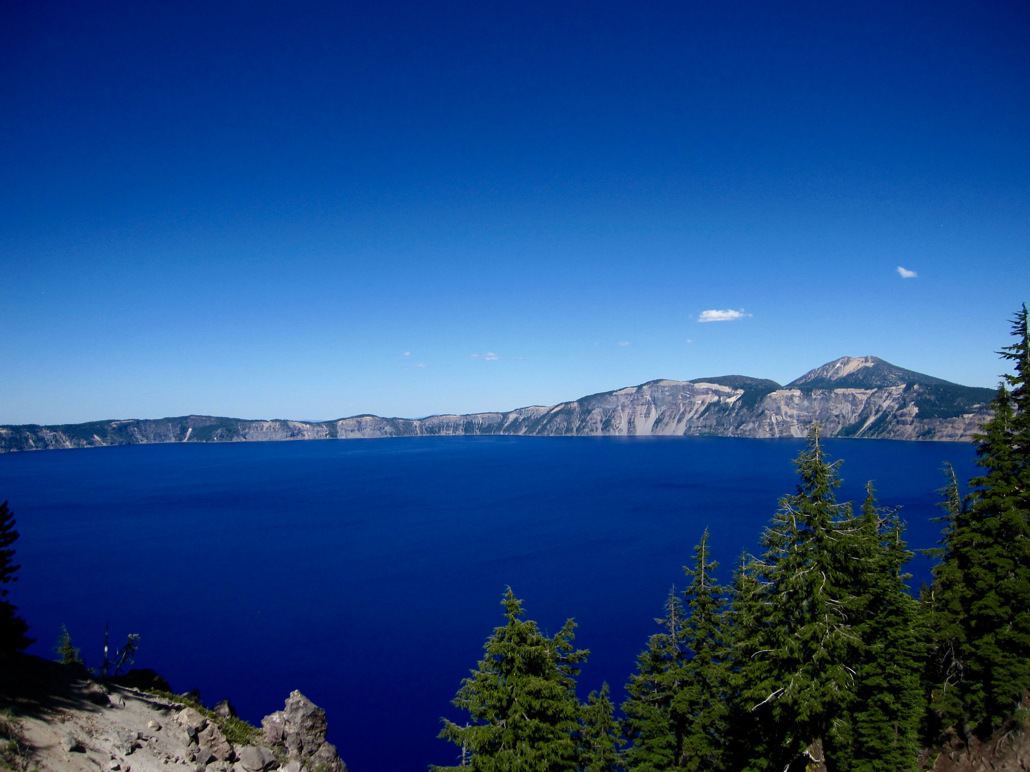 Canon PowerShot SD960 IS (Digital IXUS 110 IS / IXY Digital 510 IS) sample photo. Crater lake photography