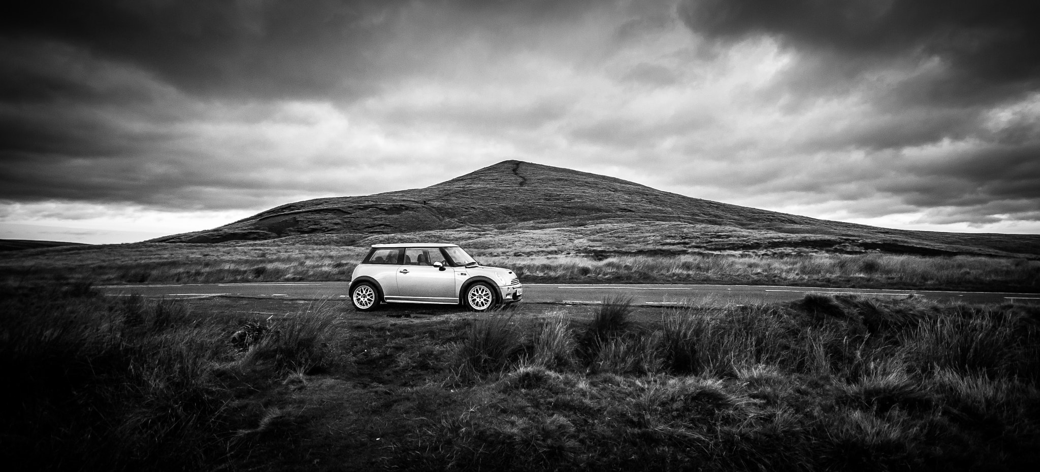 Sony Alpha DSLR-A200 + Sigma AF 10-20mm F4-5.6 EX DC sample photo. Mini cooper s photography