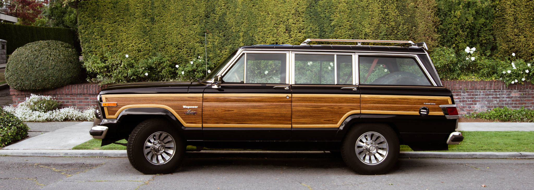 Nikon D600 + Tokina AT-X 17-35mm F4 Pro FX sample photo. Jeep wagoneer photography