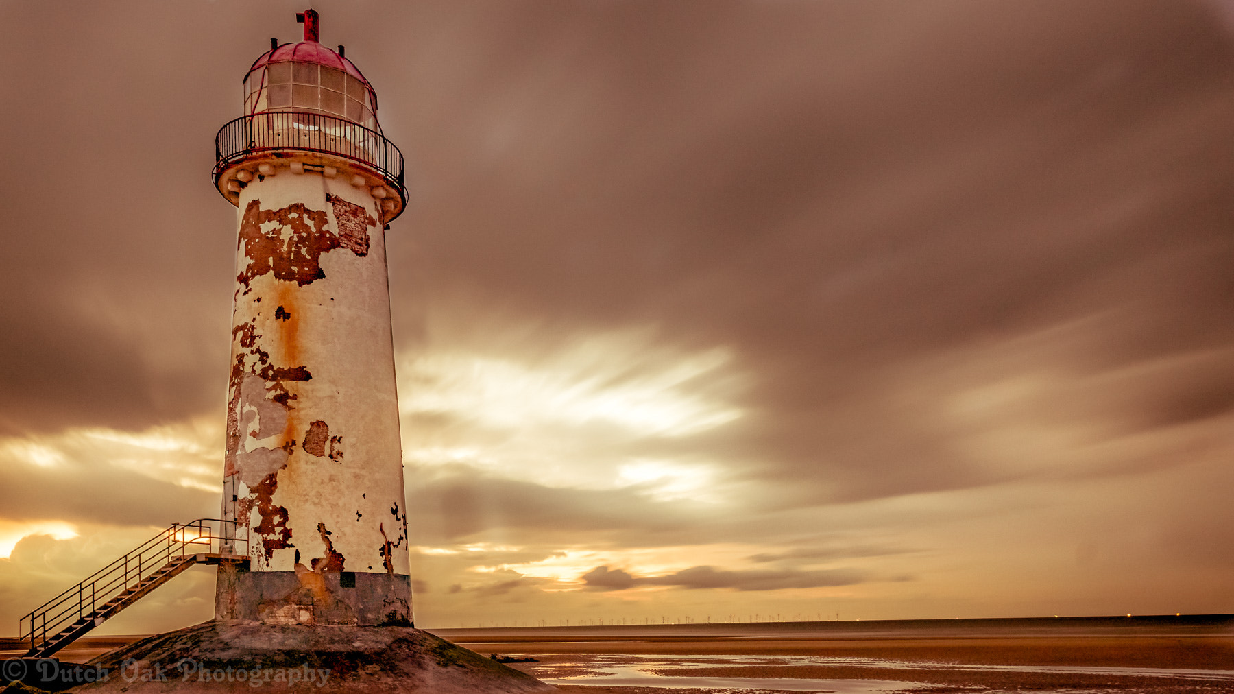 Sony ILCA-77M2 + Sony Vario-Sonnar T* 16-35mm F2.8 ZA SSM sample photo. Talacre lighthouse. photography