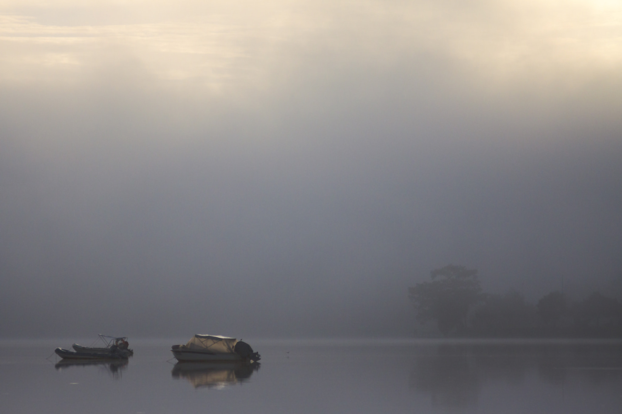 Canon EF 35-80mm f/4-5.6 sample photo. Early morning on lake xuân hương dalat photography