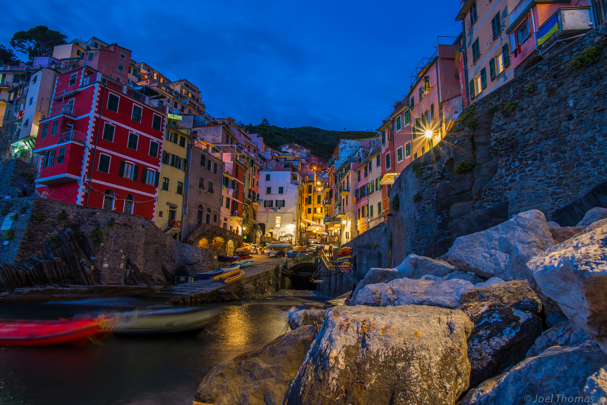 Nikon D600 + Nikon AF-S Nikkor 20mm F1.8G ED sample photo. Riomaggiore by night photography