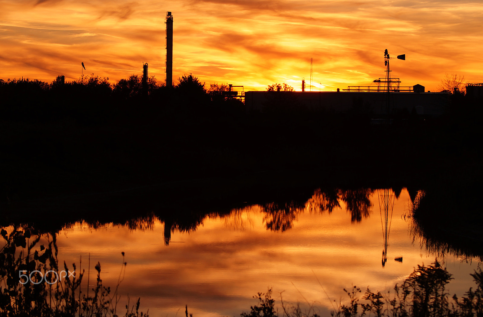 Sony 75-300mm F4.5-5.6 sample photo. Sun going down photography